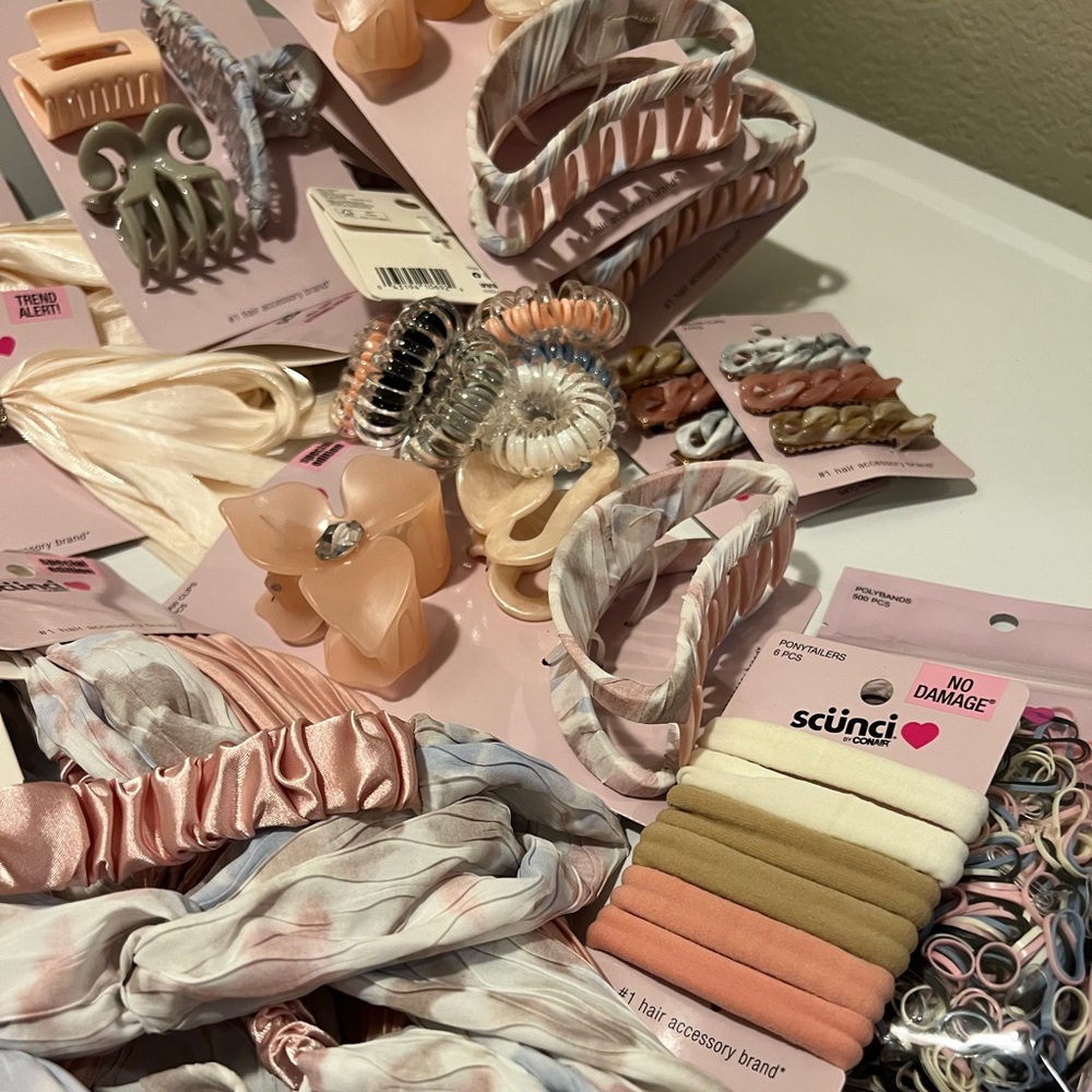 Scunci Hair Accessories - Picture 2 of 4